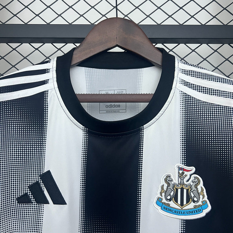 Camisa Newcastle United I 25/26 - Preto e Branco